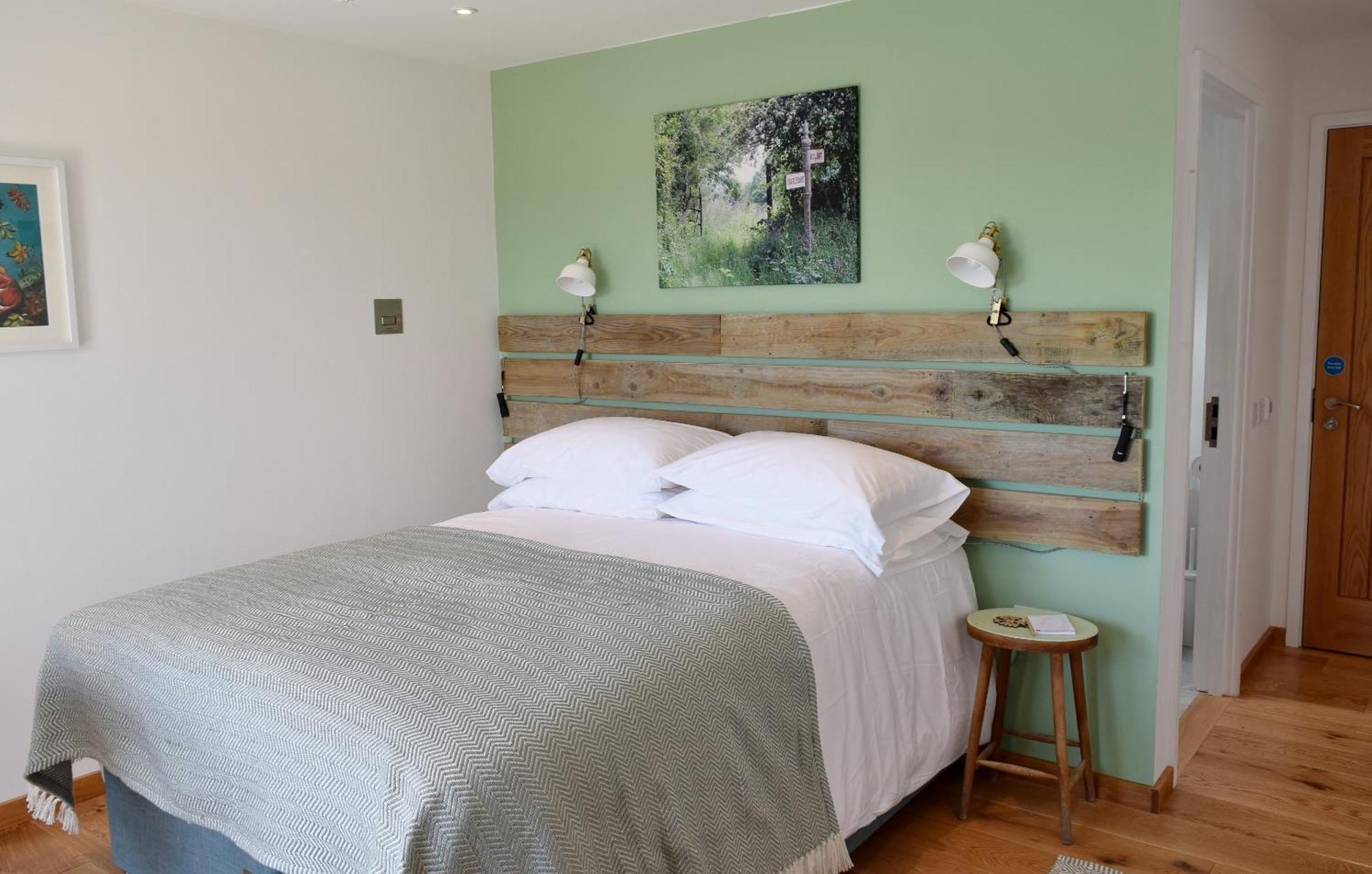 The Sanctuary Cornwall Golant Room photo